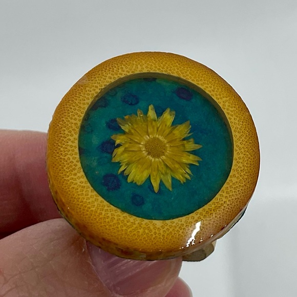 Vintage Pressed Flower Carved Bamboo Ring - Picture 1 of 6